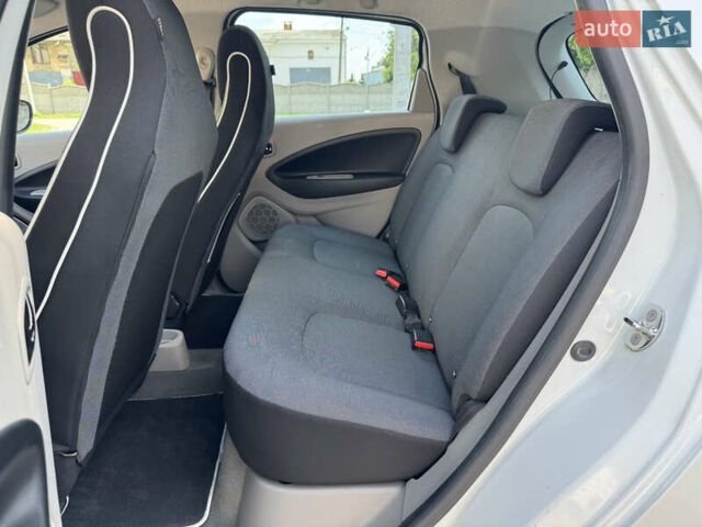 Белый Рено Зое, объемом двигателя 0 л и пробегом 155 тыс. км за 6300 $, фото 25 на Automoto.ua