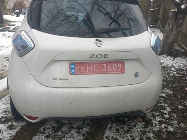 Белый Рено Зое, объемом двигателя 0 л и пробегом 150 тыс. км за 5550 $, фото 6 на Automoto.ua