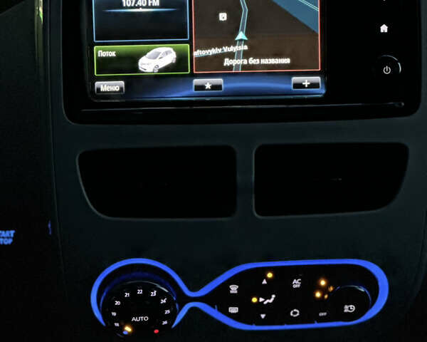 Белый Рено Зое, объемом двигателя 0 л и пробегом 106 тыс. км за 6550 $, фото 36 на Automoto.ua