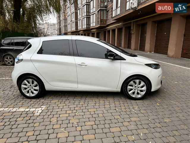 Белый Рено Зое, объемом двигателя 0 л и пробегом 80 тыс. км за 7400 $, фото 1 на Automoto.ua