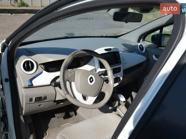 Белый Рено Зое, объемом двигателя 0 л и пробегом 118 тыс. км за 6600 $, фото 3 на Automoto.ua