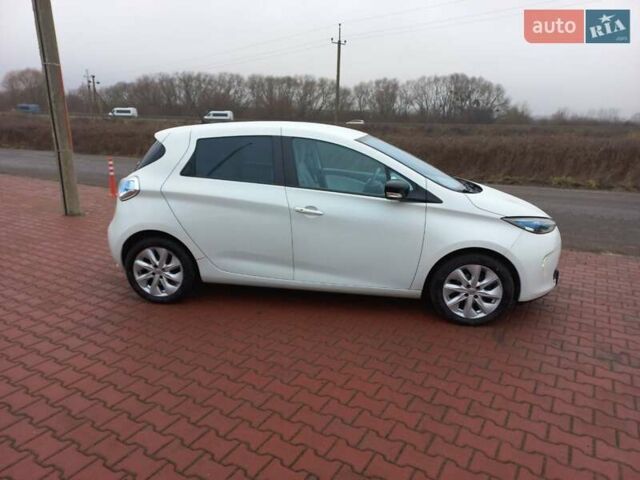 Белый Рено Зое, объемом двигателя 0 л и пробегом 150 тыс. км за 5550 $, фото 8 на Automoto.ua