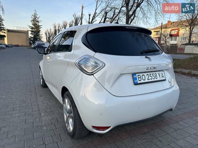 Белый Рено Зое, объемом двигателя 0 л и пробегом 120 тыс. км за 5999 $, фото 19 на Automoto.ua
