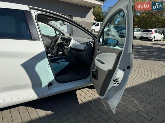 Білий Рено Зое, об'ємом двигуна 0 л та пробігом 154 тис. км за 5950 $, фото 20 на Automoto.ua