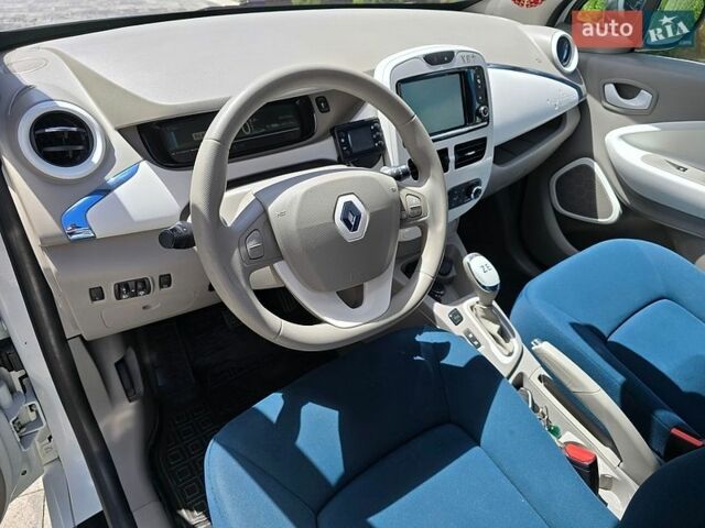 Белый Рено Зое, объемом двигателя 0 л и пробегом 166 тыс. км за 5999 $, фото 17 на Automoto.ua