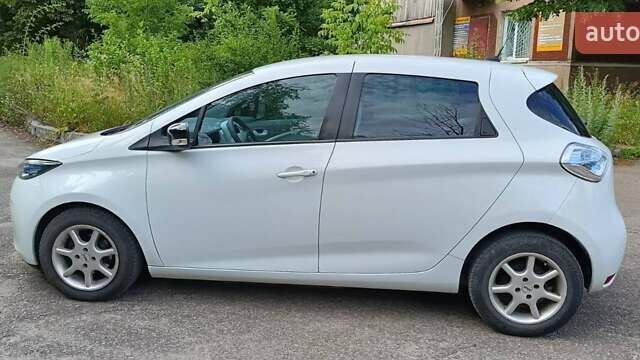 Белый Рено Зое, объемом двигателя 0 л и пробегом 143 тыс. км за 6500 $, фото 7 на Automoto.ua