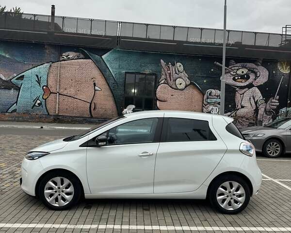 Белый Рено Зое, объемом двигателя 0 л и пробегом 100 тыс. км за 6500 $, фото 10 на Automoto.ua