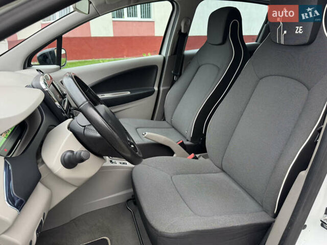 Белый Рено Зое, объемом двигателя 0 л и пробегом 158 тыс. км за 5999 $, фото 21 на Automoto.ua