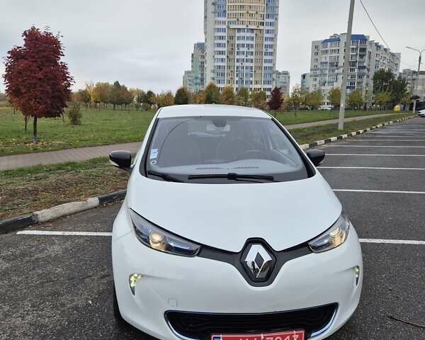 Белый Рено Зое, объемом двигателя 0 л и пробегом 138 тыс. км за 6700 $, фото 1 на Automoto.ua