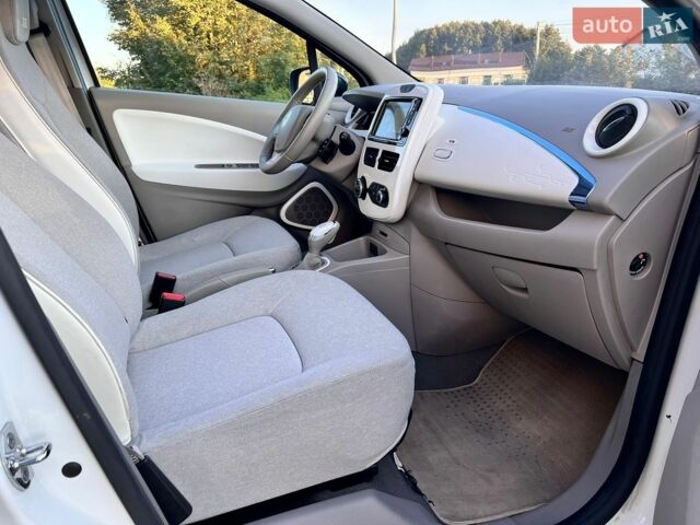 Білий Рено Зое, об'ємом двигуна 0 л та пробігом 116 тис. км за 6400 $, фото 30 на Automoto.ua