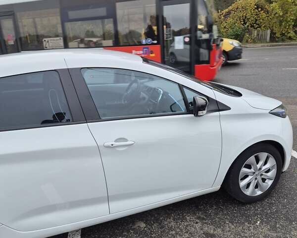 Белый Рено Зое, объемом двигателя 0 л и пробегом 138 тыс. км за 6700 $, фото 14 на Automoto.ua