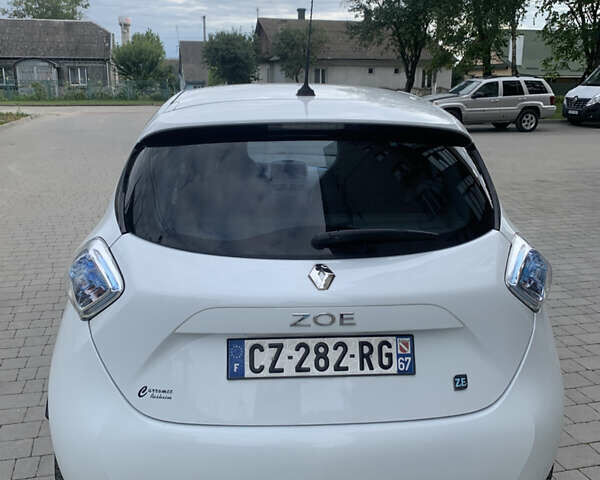 Белый Рено Зое, объемом двигателя 0 л и пробегом 154 тыс. км за 5650 $, фото 10 на Automoto.ua