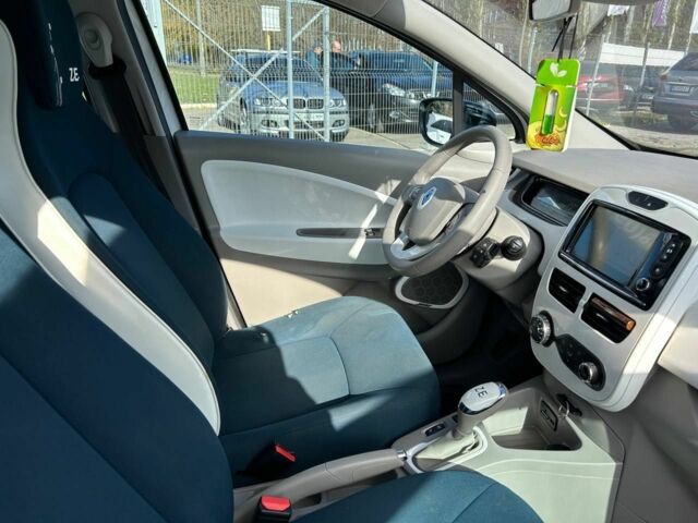 Білий Рено Зое, об'ємом двигуна 0 л та пробігом 201 тис. км за 6400 $, фото 17 на Automoto.ua