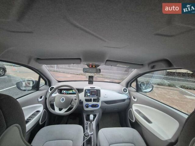 Белый Рено Зое, объемом двигателя 0 л и пробегом 135 тыс. км за 6499 $, фото 12 на Automoto.ua