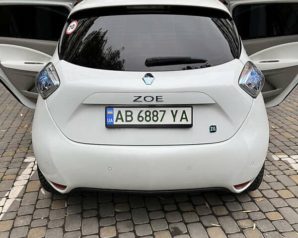 Белый Рено Зое, объемом двигателя 0 л и пробегом 80 тыс. км за 7400 $, фото 13 на Automoto.ua