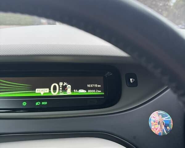 Белый Рено Зое, объемом двигателя 0 л и пробегом 100 тыс. км за 6500 $, фото 15 на Automoto.ua