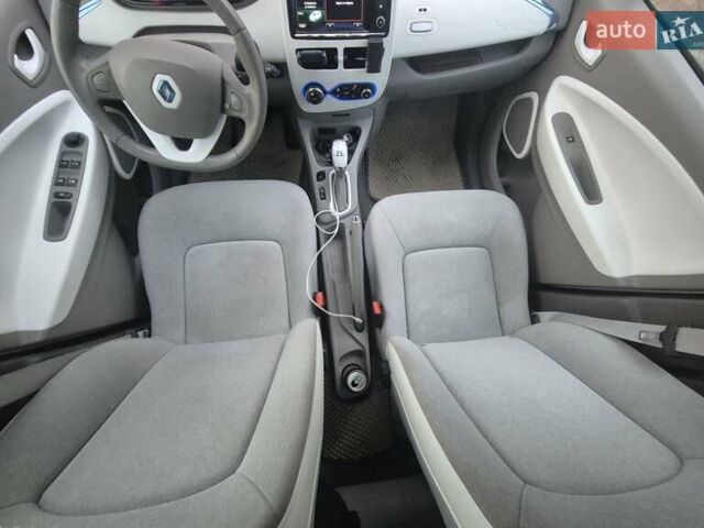 Белый Рено Зое, объемом двигателя 0 л и пробегом 135 тыс. км за 6499 $, фото 10 на Automoto.ua