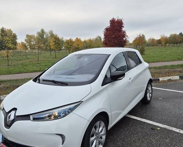 Белый Рено Зое, объемом двигателя 0 л и пробегом 138 тыс. км за 6700 $, фото 3 на Automoto.ua