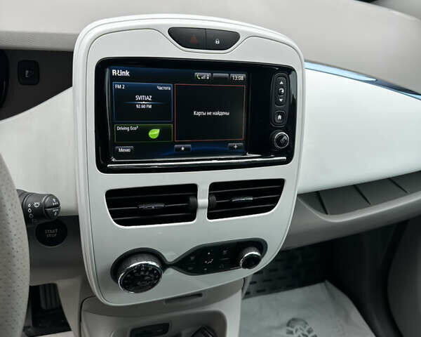 Білий Рено Зое, об'ємом двигуна 0 л та пробігом 72 тис. км за 5999 $, фото 14 на Automoto.ua