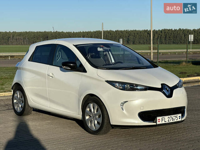 Белый Рено Зое, объемом двигателя 0 л и пробегом 88 тыс. км за 5700 $, фото 2 на Automoto.ua