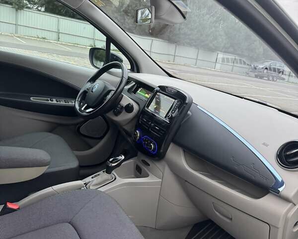 Белый Рено Зое, объемом двигателя 0 л и пробегом 100 тыс. км за 6500 $, фото 20 на Automoto.ua