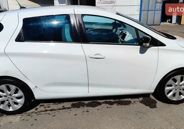 Білий Рено Зое, об'ємом двигуна 0 л та пробігом 145 тис. км за 6300 $, фото 4 на Automoto.ua