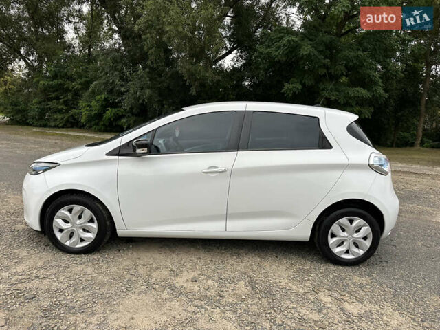 Белый Рено Зое, объемом двигателя 0 л и пробегом 104 тыс. км за 6570 $, фото 53 на Automoto.ua