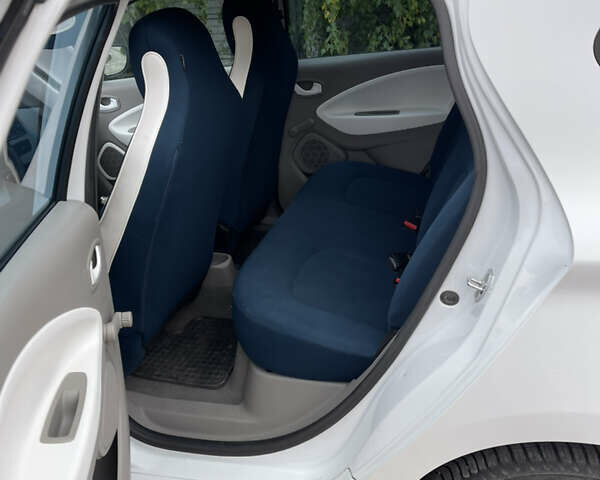 Білий Рено Зое, об'ємом двигуна 0 л та пробігом 146 тис. км за 6300 $, фото 19 на Automoto.ua