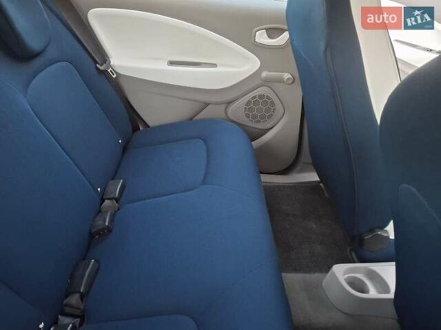 Белый Рено Зое, объемом двигателя 0 л и пробегом 144 тыс. км за 6300 $, фото 6 на Automoto.ua