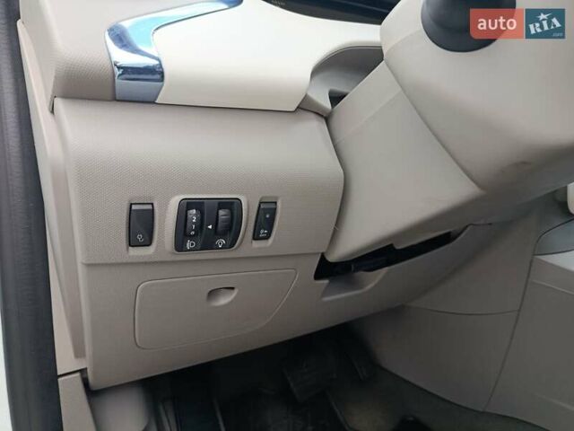 Білий Рено Зое, об'ємом двигуна 0 л та пробігом 53 тис. км за 6150 $, фото 16 на Automoto.ua