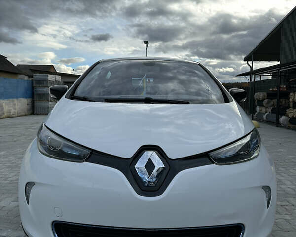 Белый Рено Зое, объемом двигателя 0 л и пробегом 106 тыс. км за 6550 $, фото 9 на Automoto.ua