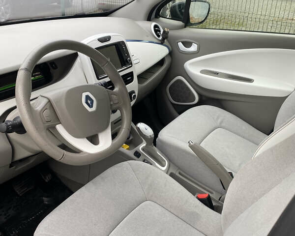 Белый Рено Зое, объемом двигателя 0 л и пробегом 211 тыс. км за 5800 $, фото 5 на Automoto.ua