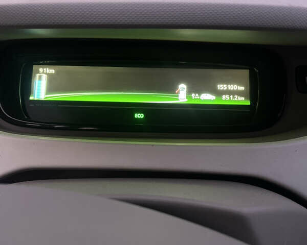 Белый Рено Зое, объемом двигателя 0 л и пробегом 155 тыс. км за 6800 $, фото 6 на Automoto.ua