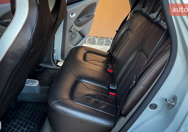 Білий Рено Зое, об'ємом двигуна 0 л та пробігом 122 тис. км за 5999 $, фото 14 на Automoto.ua