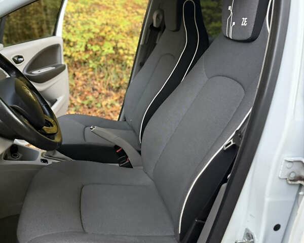 Рено Зое 2013 в Бережанах на Automoto.ua Белый Рено Зое, объемом двигателя 0 л и пробегом 131 тыс. км за 6500 $, фото 16 на Automoto.ua