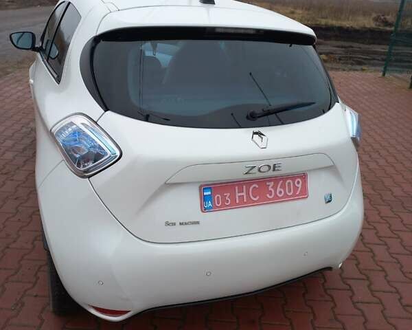 Белый Рено Зое, объемом двигателя 0 л и пробегом 150 тыс. км за 5550 $, фото 10 на Automoto.ua