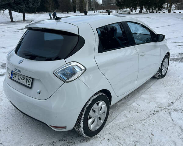 Білий Рено Зое, об'ємом двигуна 0 л та пробігом 73 тис. км за 5800 $, фото 14 на Automoto.ua