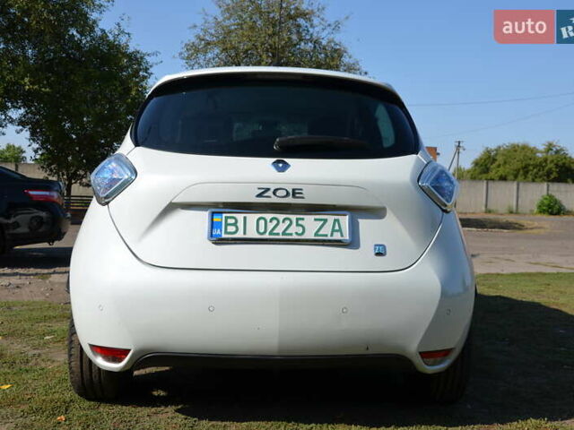 Белый Рено Зое, объемом двигателя 0 л и пробегом 118 тыс. км за 6600 $, фото 9 на Automoto.ua