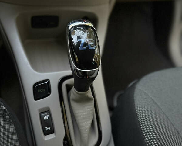 Рено Зое 2013 в Бережанах на Automoto.ua Белый Рено Зое, объемом двигателя 0 л и пробегом 131 тыс. км за 6500 $, фото 27 на Automoto.ua
