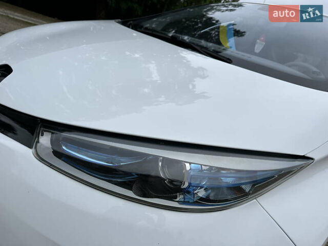 Белый Рено Зое, объемом двигателя 0 л и пробегом 104 тыс. км за 6570 $, фото 78 на Automoto.ua