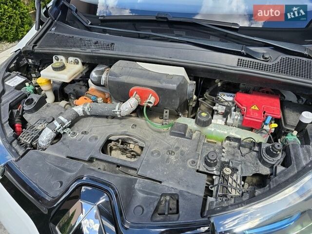 Белый Рено Зое, объемом двигателя 0 л и пробегом 166 тыс. км за 5999 $, фото 35 на Automoto.ua