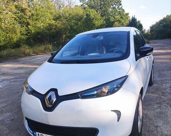 Белый Рено Зое, объемом двигателя 0 л и пробегом 62 тыс. км за 7200 $, фото 7 на Automoto.ua