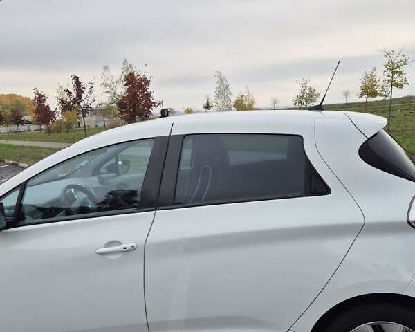 Белый Рено Зое, объемом двигателя 0 л и пробегом 138 тыс. км за 6700 $, фото 6 на Automoto.ua