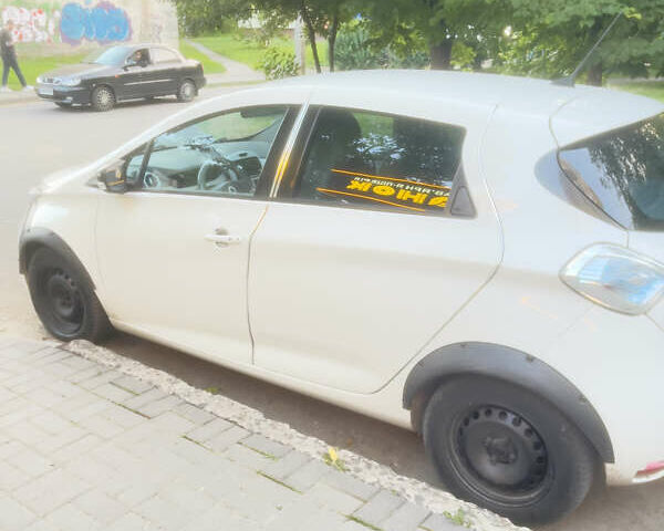 Белый Рено Зое, объемом двигателя 0 л и пробегом 245 тыс. км за 10300 $, фото 1 на Automoto.ua