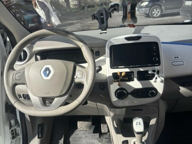 Рено Зое 2013 в Виннице на Automoto.ua Белый Рено Зое, объемом двигателя 0 л и пробегом 180 тыс. км за 6400 $, фото 7 на Automoto.ua