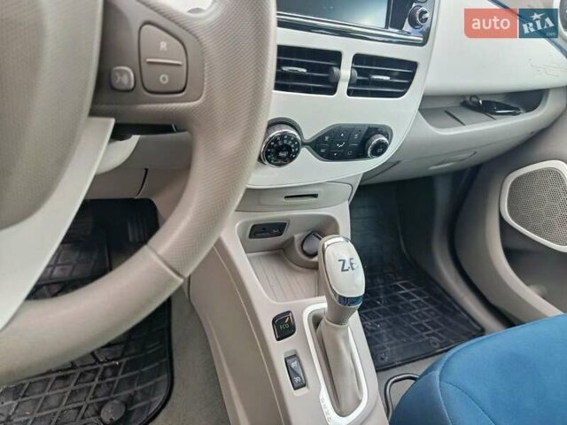 Білий Рено Зое, об'ємом двигуна 0 л та пробігом 53 тис. км за 6150 $, фото 13 на Automoto.ua
