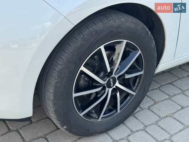 Белый Рено Зое, объемом двигателя 0 л и пробегом 155 тыс. км за 6300 $, фото 11 на Automoto.ua