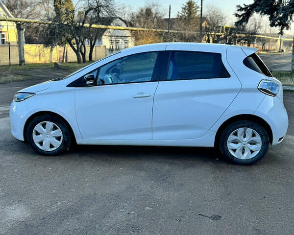 Белый Рено Зое, объемом двигателя 0 л и пробегом 160 тыс. км за 6900 $, фото 11 на Automoto.ua