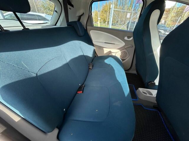 Білий Рено Зое, об'ємом двигуна 0 л та пробігом 201 тис. км за 6400 $, фото 19 на Automoto.ua