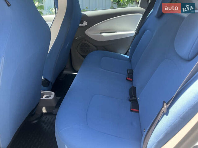 Білий Рено Зое, об'ємом двигуна 0 л та пробігом 130 тис. км за 6000 $, фото 22 на Automoto.ua
